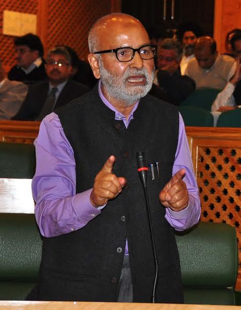 JK setting new trends in education sector: Naeem Akhtar